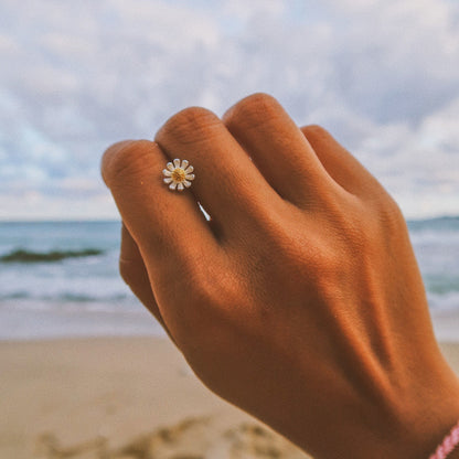 沙灘上的小雛菊純銀耳環 SANDY DAISY